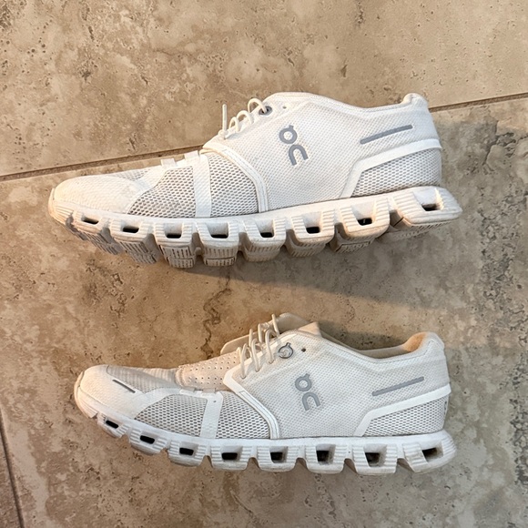 OnCloud Sneakers - Picture 3 of 6